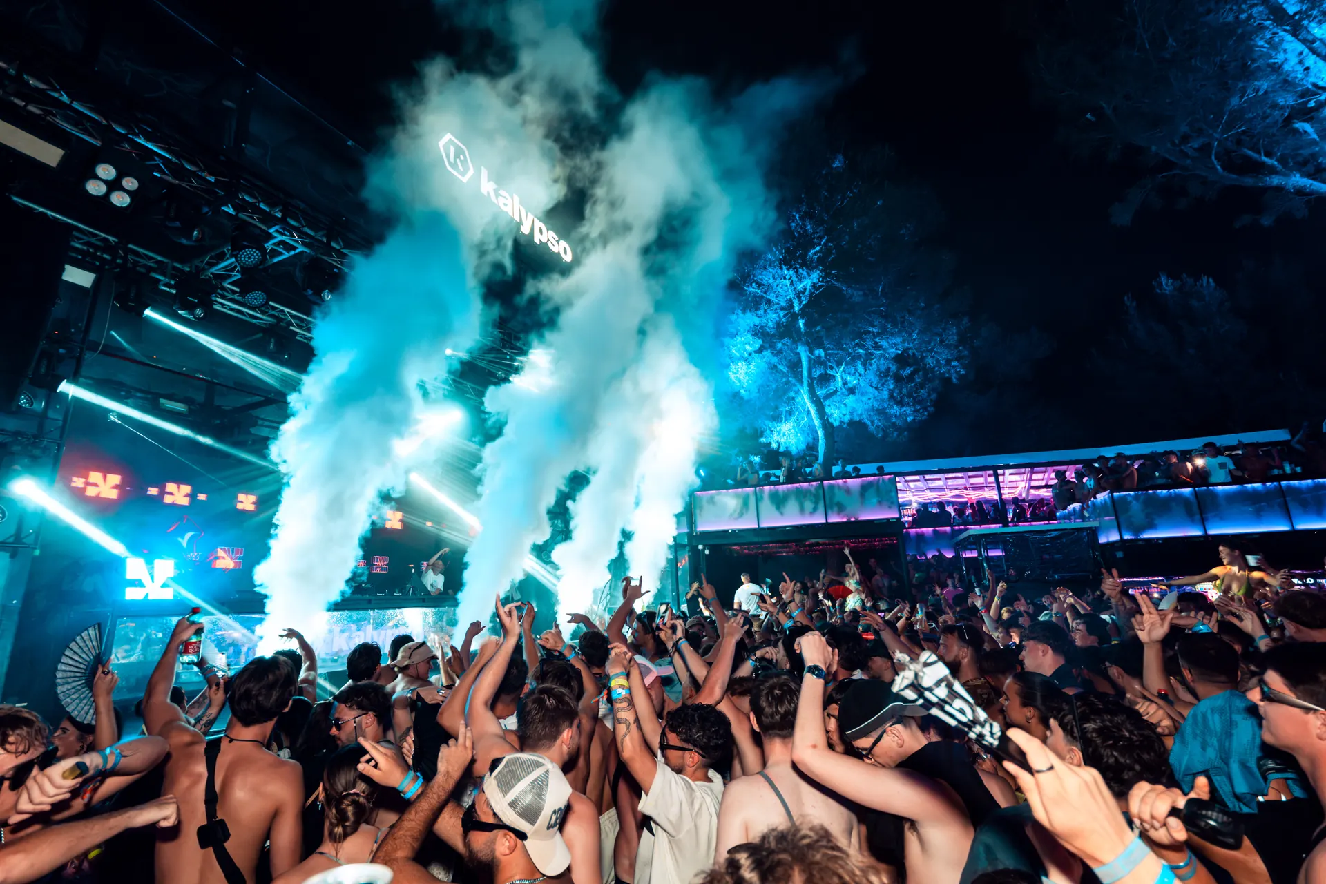 Night party at Kalypso Club - crowd and light show at night (5)