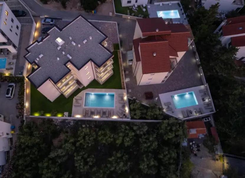 Poolside Hideout Apartment — 1 Schlafzimmer + Wohnzimmer (1/8)